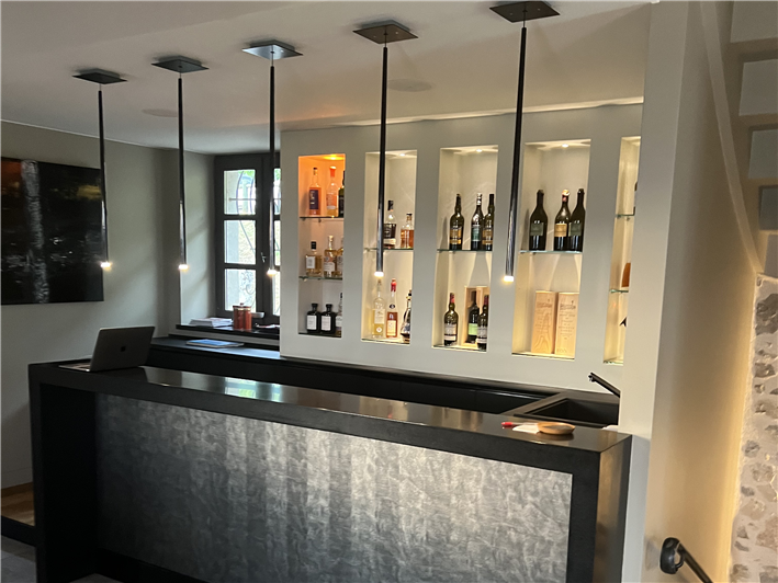 bar